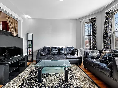 32 Clarendon St #32 — Photo 2