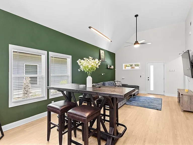 624 Robert St NW — Photo 4
