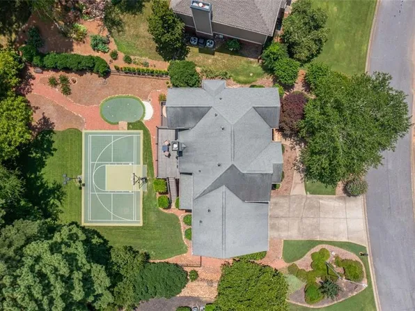 1060 Fairway Valley Dr, Woodstock, GA 30189