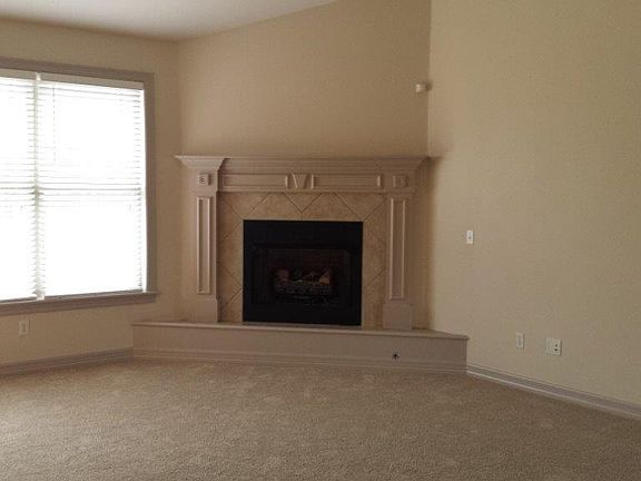 4th image of 1121 Shiraz Dr