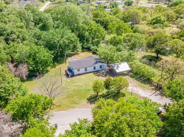 238 Briar Oaks Dr, Azle, TX 76020