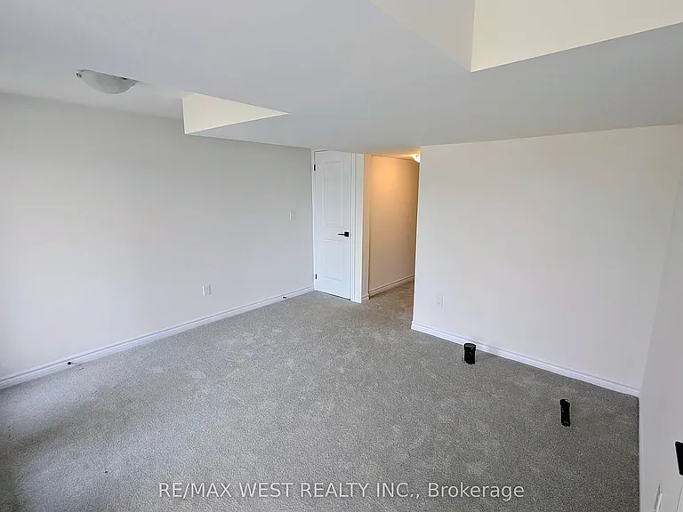 91 Inverary Cres — Photo 33