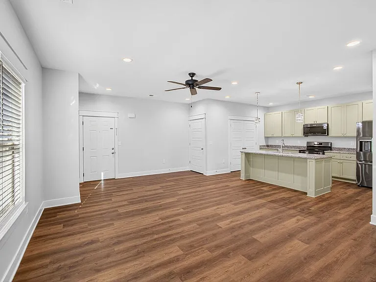 2805 Raintree Dr — Photo 6