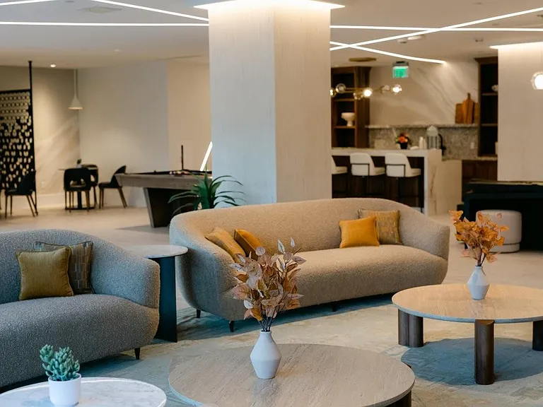 Seraph Luxury Downtown Apartments — Photo 37