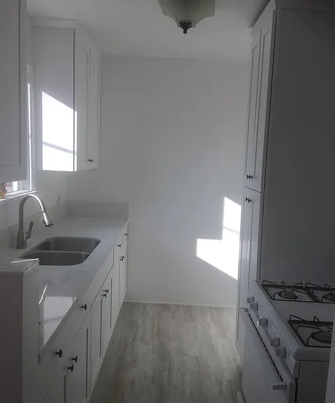 4261 1/2 Garthwaite Ave — Photo 7