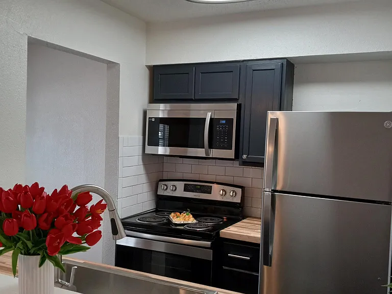 200 E Courtland Pl #12 — Photo 1