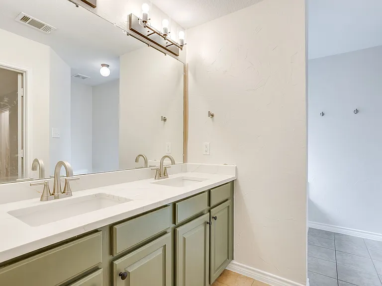 213 Carriage Dr — Photo 14