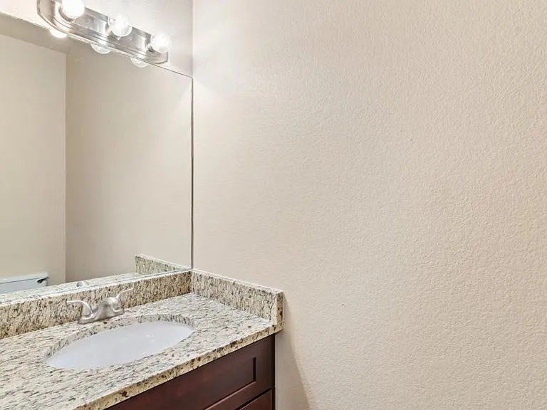 913 Samuel Point — Photo 14