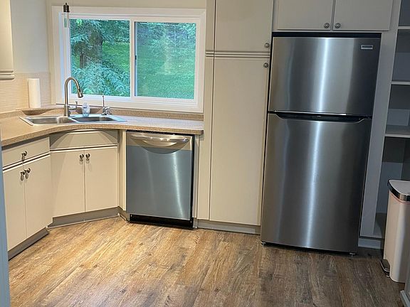 5th image of S24W22798 Morningside Dr
