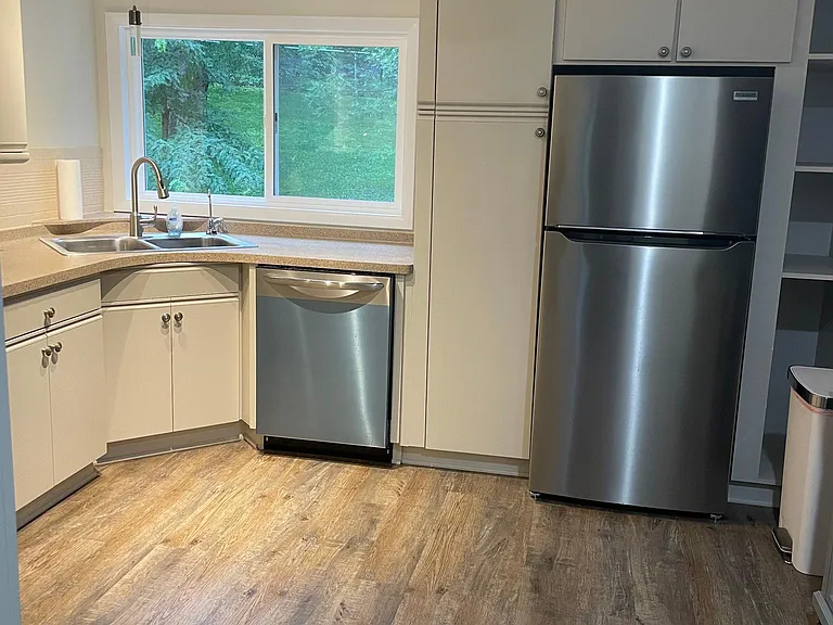 S24W22798 Morningside Dr — Photo 5
