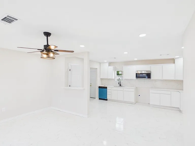 300 Linkwood St — Photo 3
