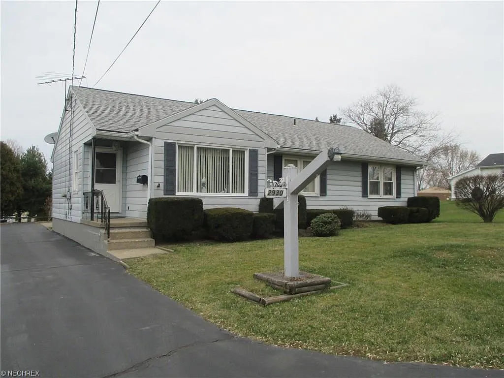 2930 Center Rd photo 1