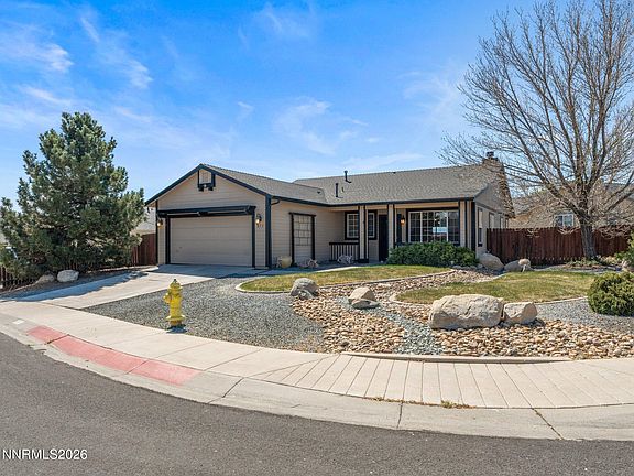 3rd image of 875 Vista Park Dr