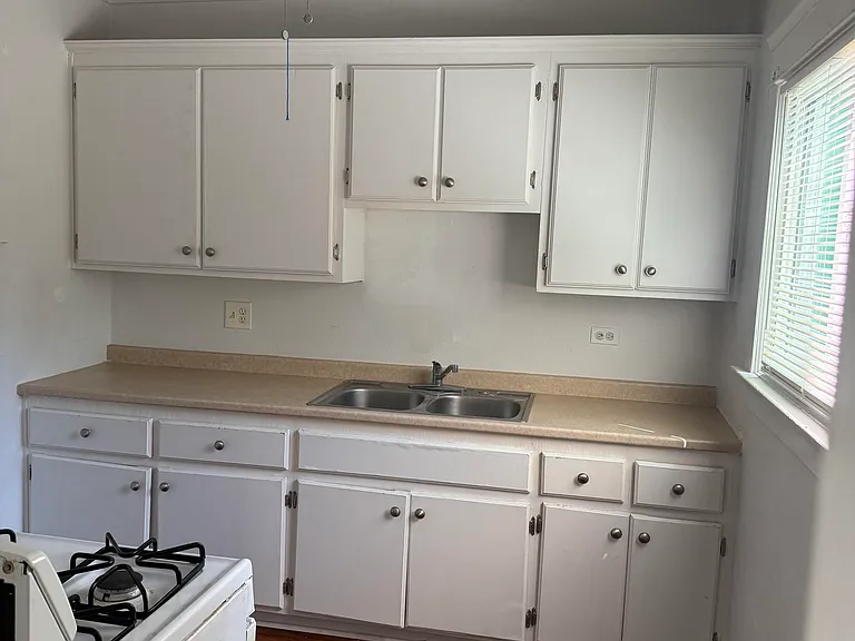849-851 N Newport Ave #851-1/2 — Photo 10