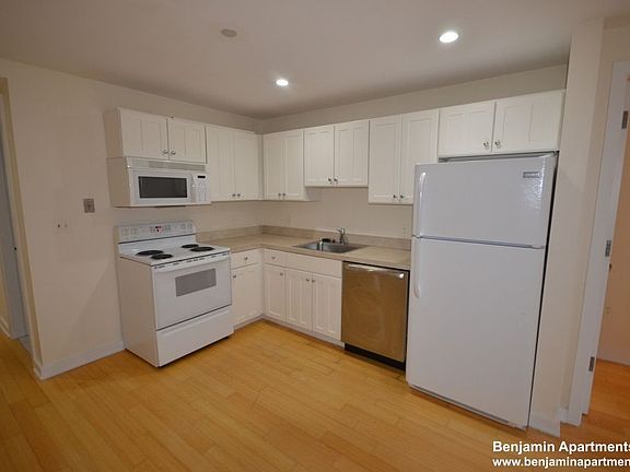 3rd image of 40 Boylston St Unit 7F