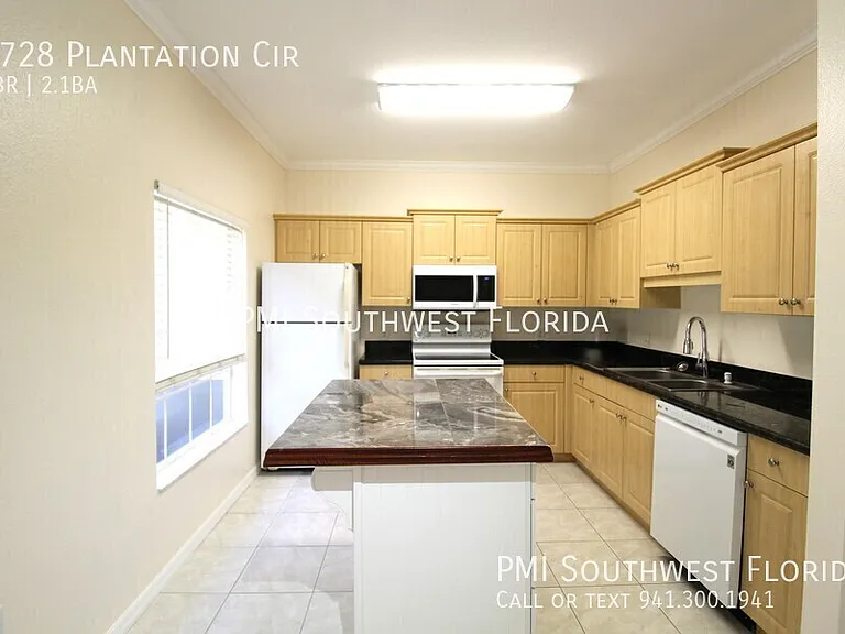 7728 Plantation Cir — Photo 2