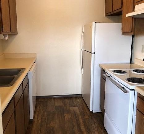 4th image of 1670 W Park Dr APT D