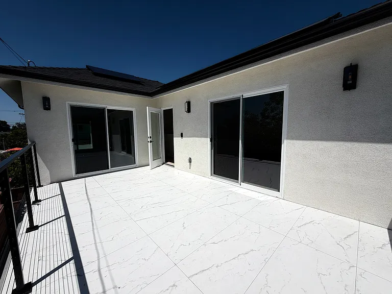 10834 Stagg St — Photo 8