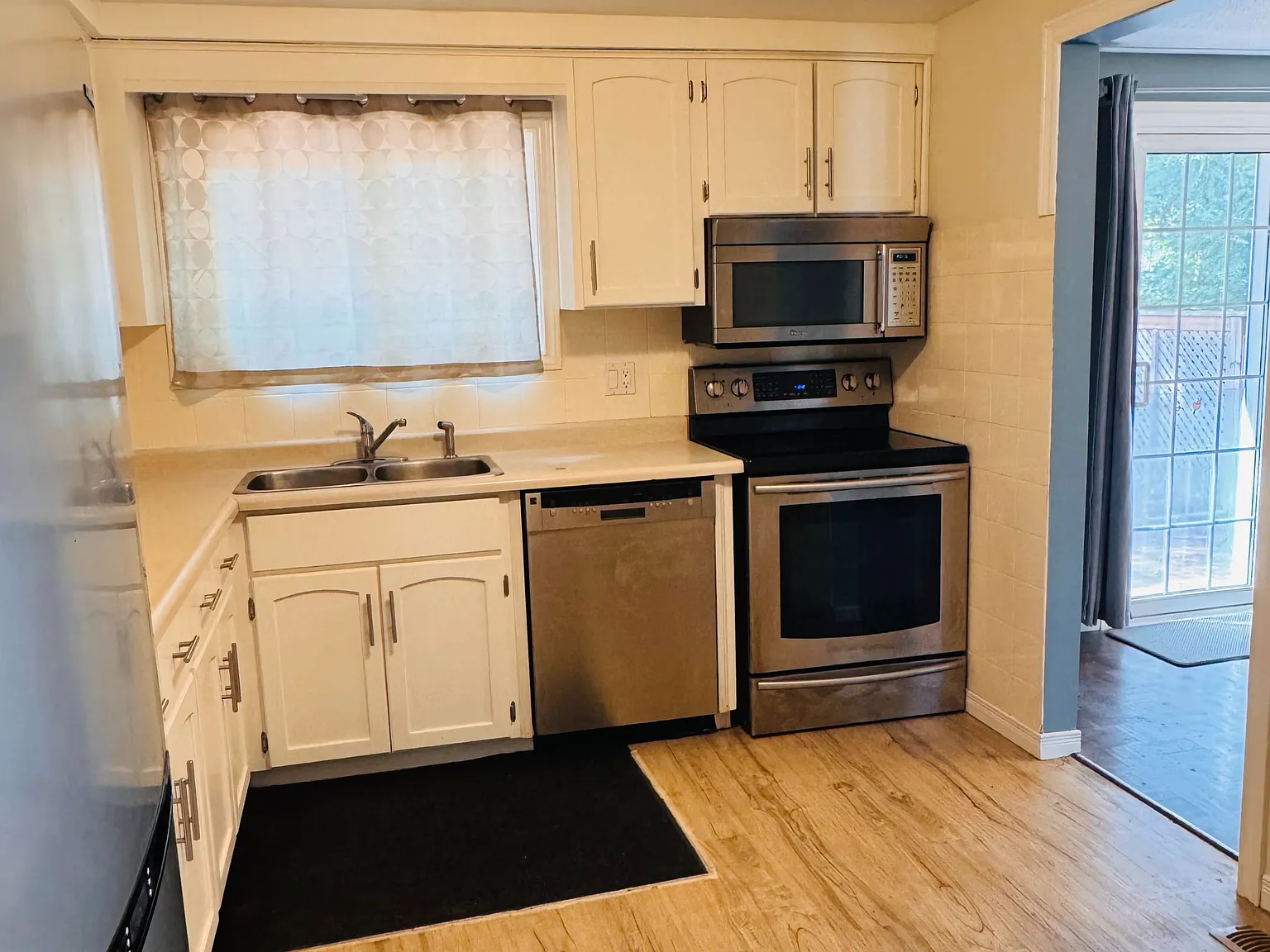 3 bed, $2,900 — Photo 3