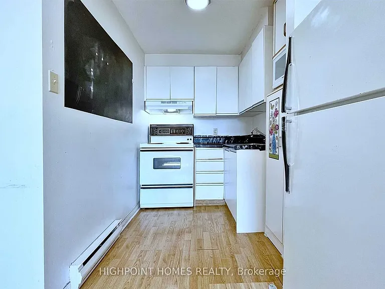 360 College St #401 — Photo 13
