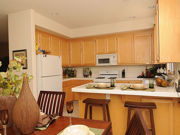 Kitchen with Breakfast Bar