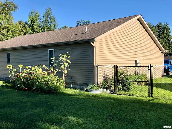 4th image of 1604 E Pickett Ln