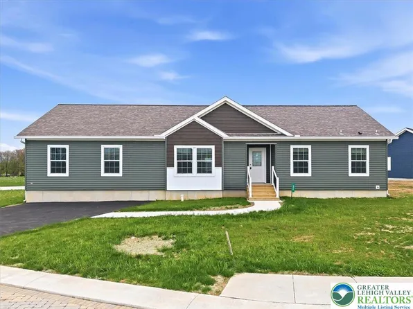 1318 Aylesbury Rd, Lehigh Township, PA 18088