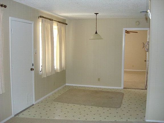 3rd image of 3213 Lindenwood Dr