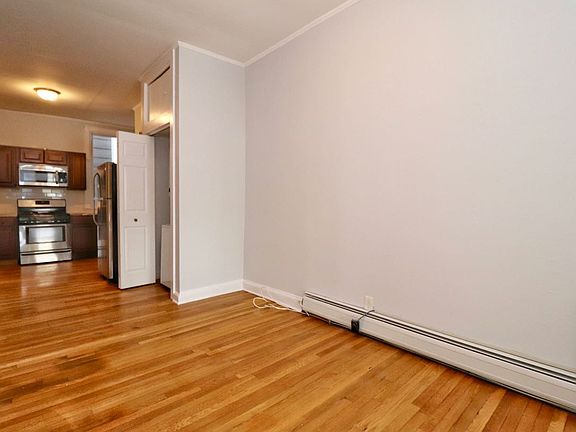 4th image of 63 Laidlaw Ave APT 1R