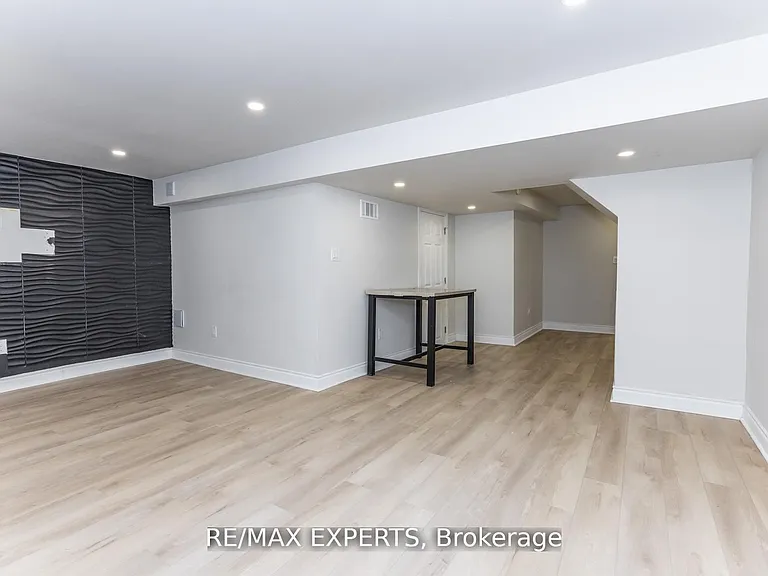 31 Carleton Pl — Photo 13
