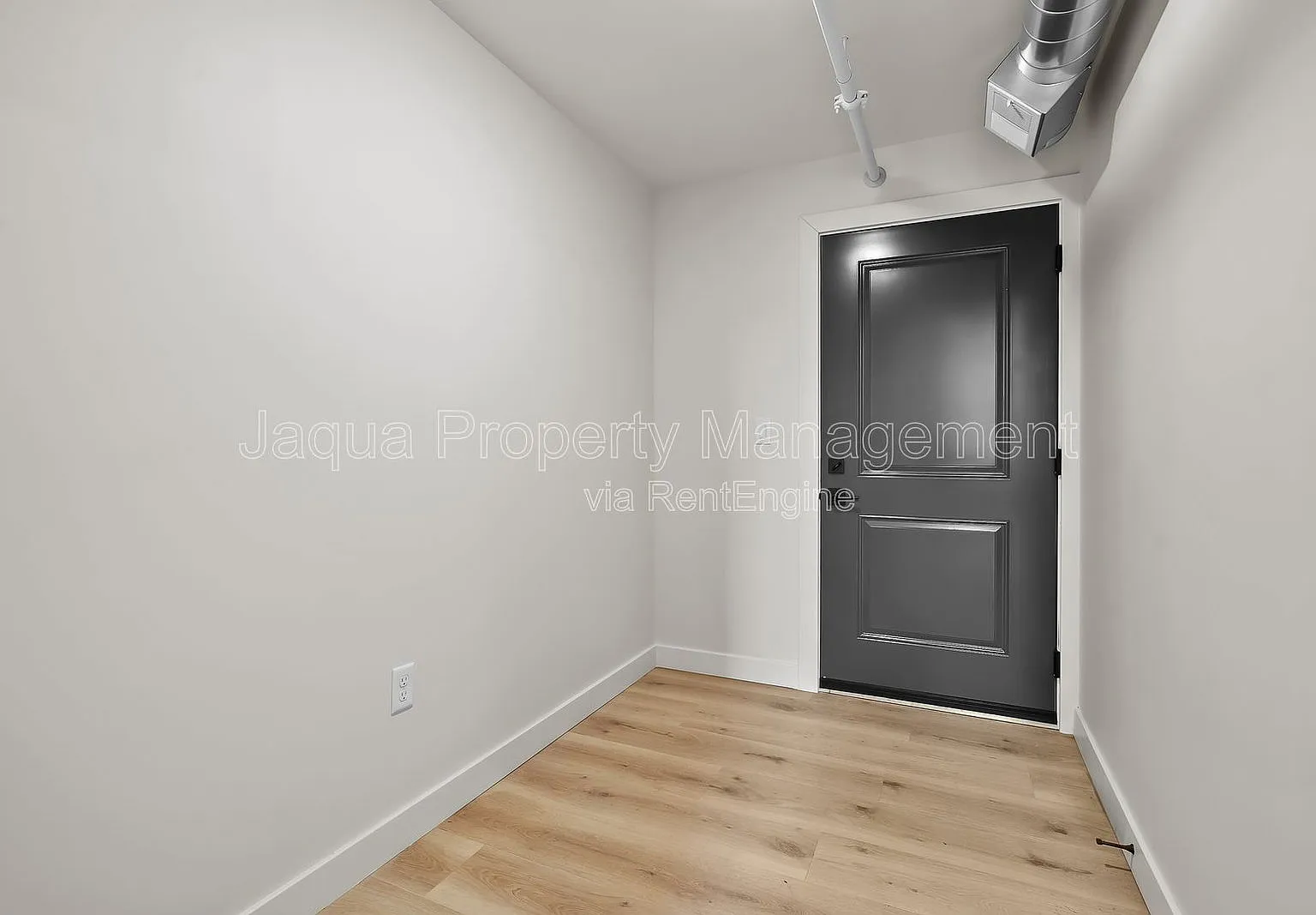 1 bed, 1.5 bath, 900 sqft, $1,895 — Photo 2