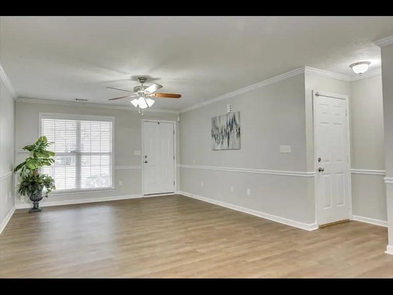 616 Goodale Ln — Photo 5