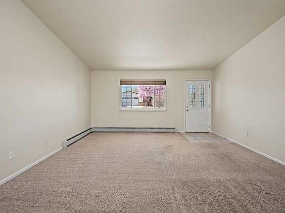 4th image of 584 Heidel St