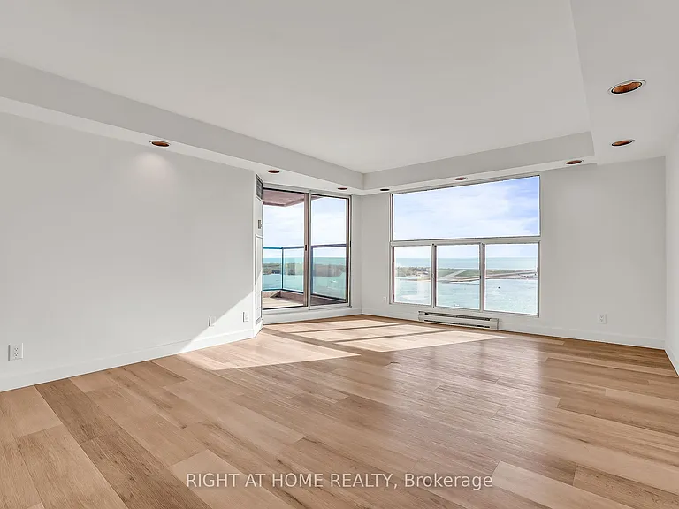 99 Harbour Sq #3008 — Photo 26