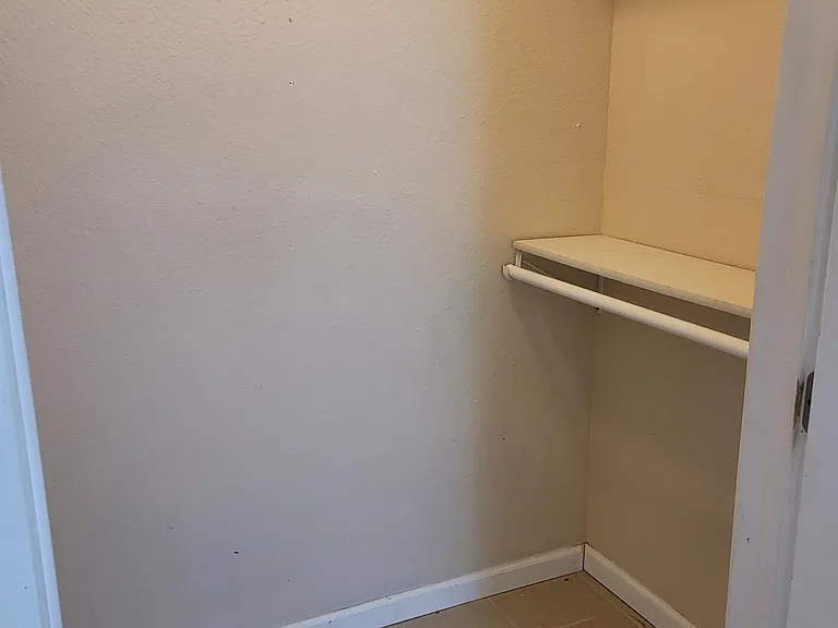 711B S Poplar St — Photo 11