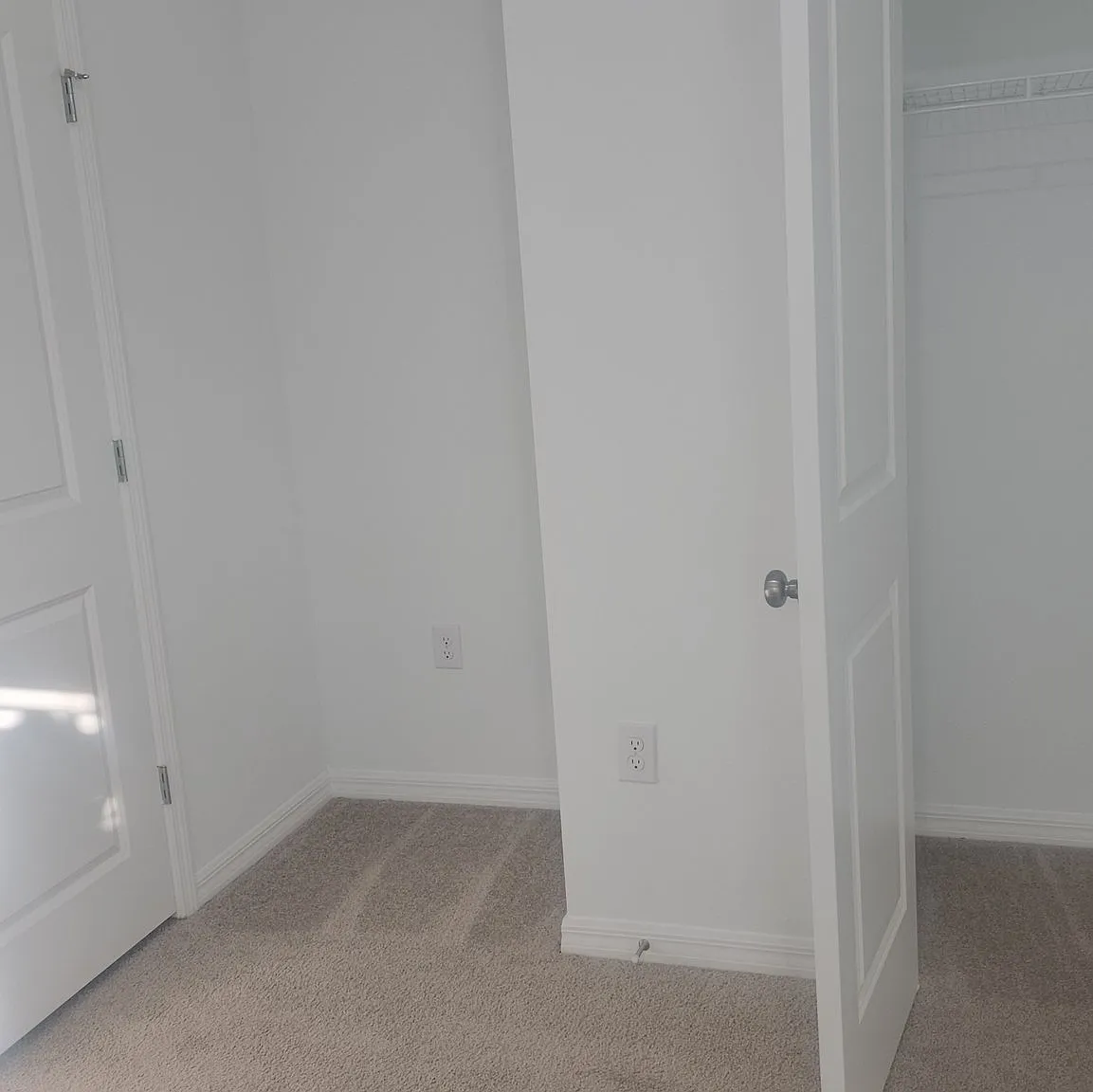 Bedroom suite — Photo 4