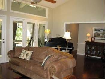 5th image of 21 Hollyberry Ln