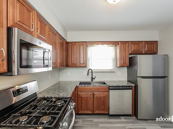 5th image of 610 S Mitchner Ave