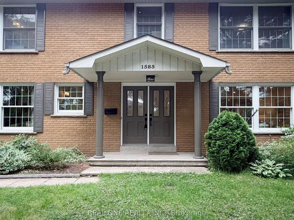 1585 Crombie Rd, Mississauga, ON L5J 4J1