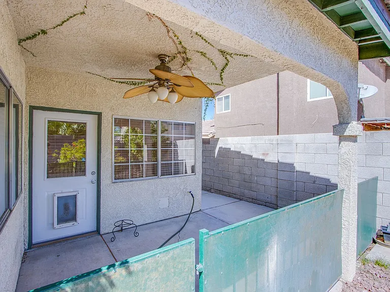 2342 Viewcrest Rd — Photo 28