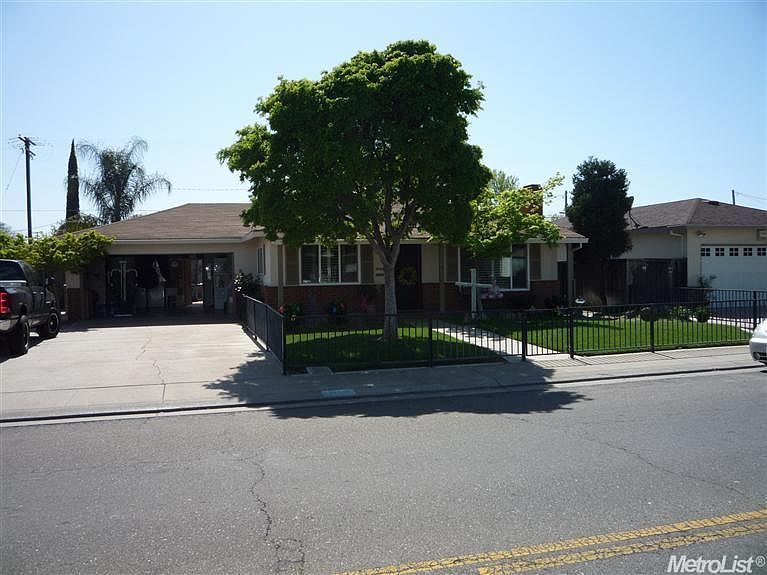 1st image of 2528 Caswell Ave
