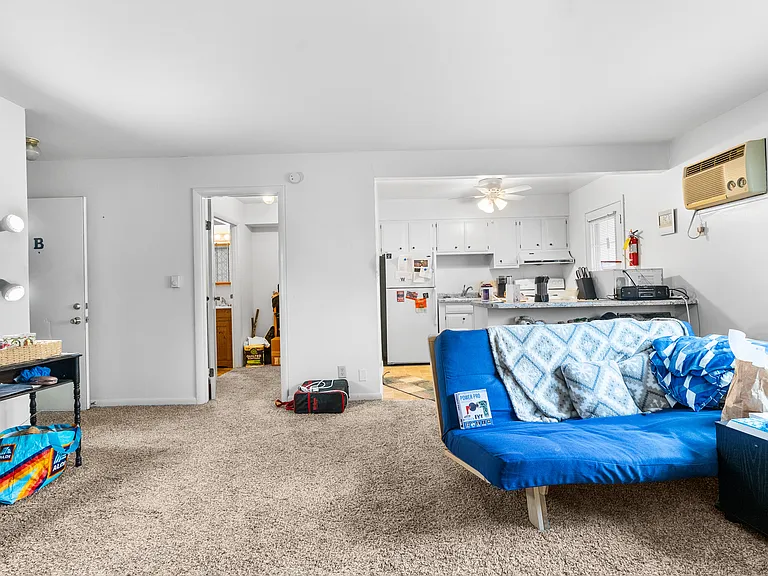 900 W Jefferson Blvd #J — Photo 4