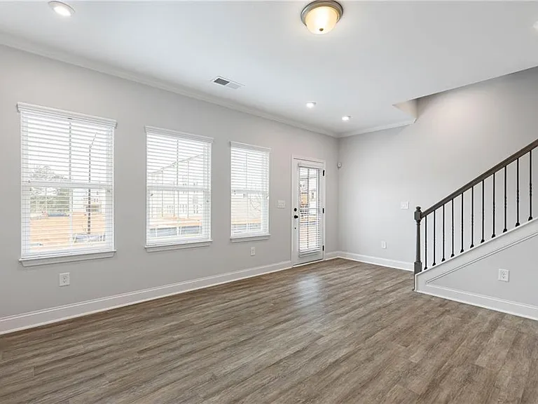 422 Herring Dr — Photo 8