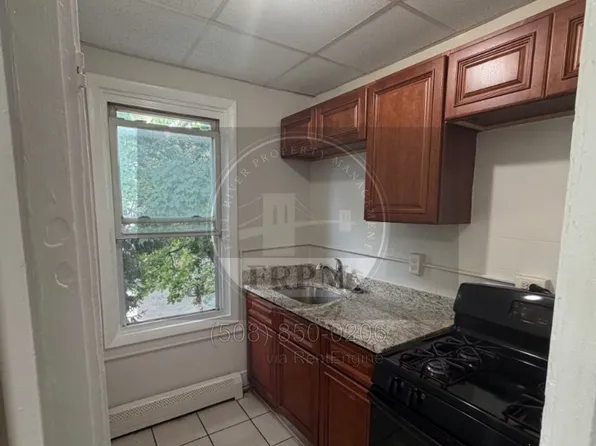 2201 Purchase St #2S, New Bedford, MA 02746