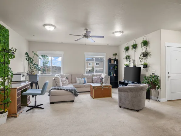1977 N Crest Rd Unit 1977, Saratoga Springs, UT 84045