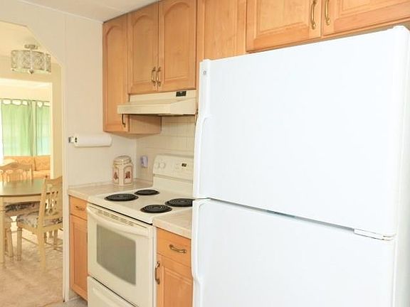 5th image of 1042 Thrush Cir