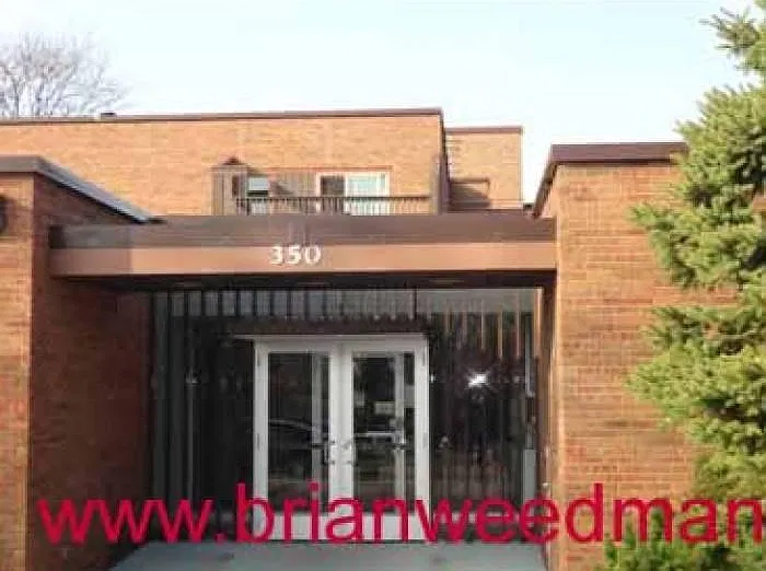 350 Oakwood Dr — Photo 3