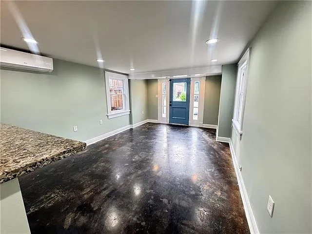2 bed, 1.0 bath, 834 sqft, $1,350 — Photo 3