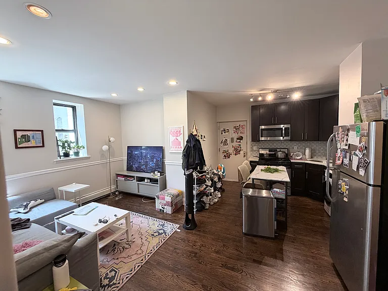 654 Saint Marks Ave #1B — Photo 2