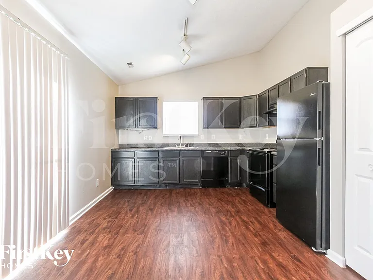 5030 Thompson Park Blvd — Photo 6